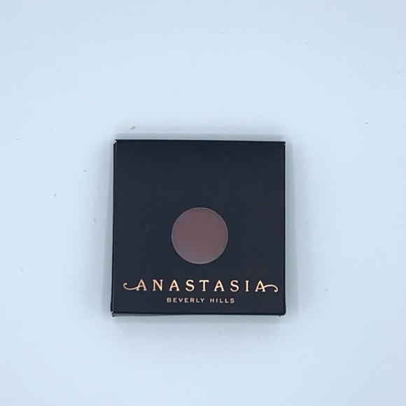 (Last one!) ‘sienna’ neutral waterproof eyeshadow - Picture 3 of 5